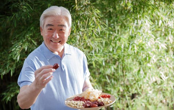 千万别戒糖医生研究发现:吃甜食老人会更健康?是真的假的