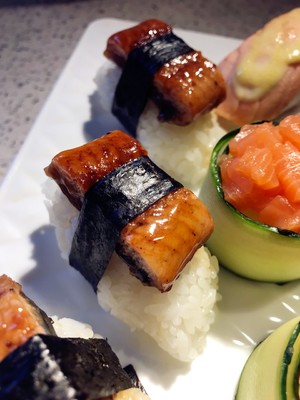 在家制作美味寿司的秘制酱料