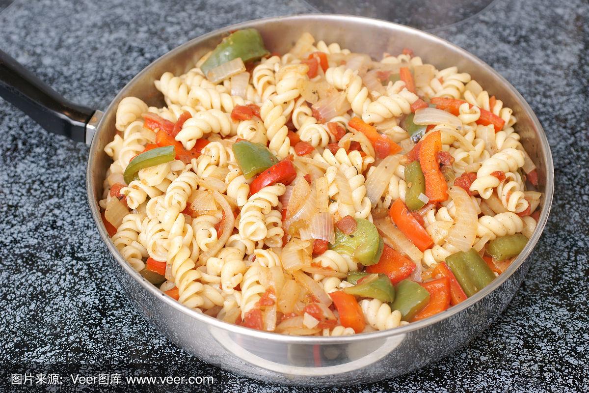 意大利面怎样搭配新鲜蔬菜做晚餐